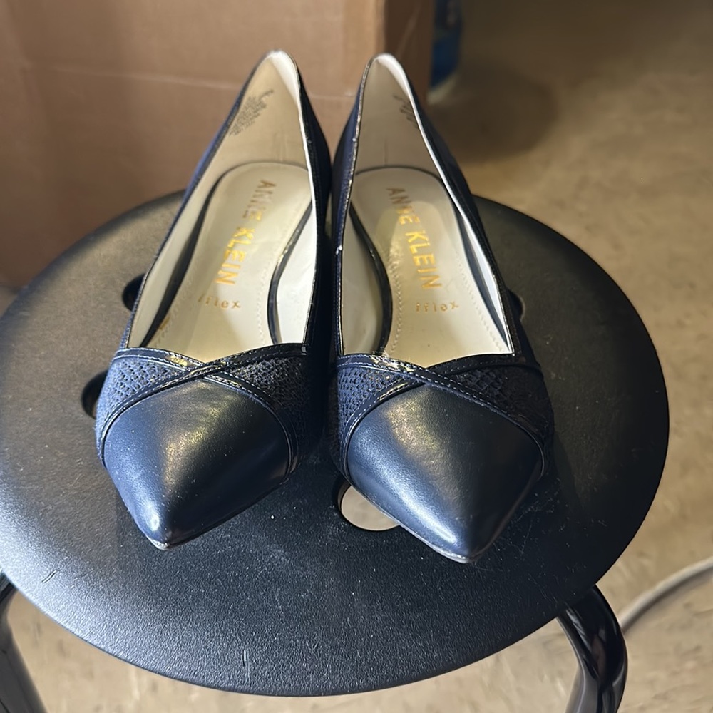 Shoes - Picture 3 of 4